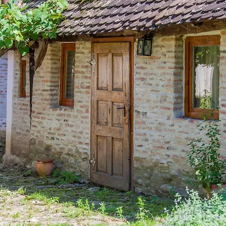 Dominic Boutique, Little Barn , * Cloasterf