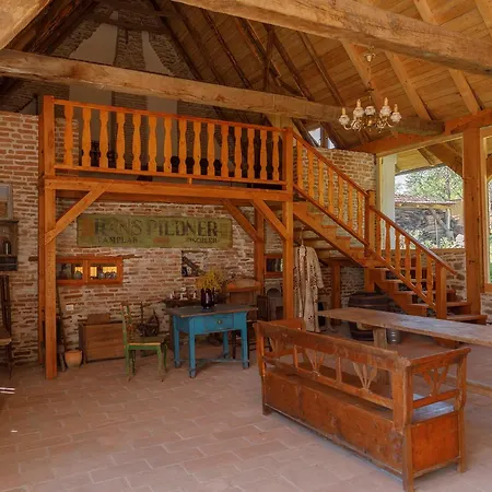 Dominic Boutique, Little Barn , * Cloasterf